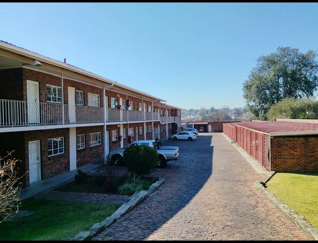 2 BEDROOM TOWNHOUSE FOR SALE IN KEMPTON PARK EXT 5